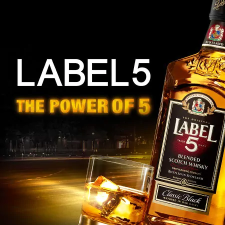 Vignette illustrant la campagne publicitaire "The Power of Five" pour le Whisky Label 5 de la marque La Martiniquaise pour le marché Afrique. Création spot télé et affiche studio et agence Les Aliens.