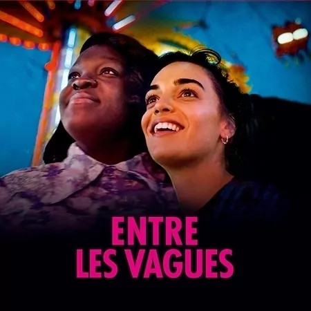 Entre les vagues, affiche de cinéma, film distribué en 2022 par KMBO - Affiche créée par l