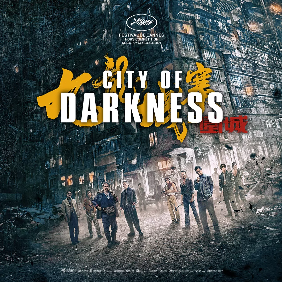 Version carré pour Instagram de l'affiche cinéma française du film City Of Darkness, réalisé par Soi Cheang. Thriller hong kongais distribué en France par Metropolitan Filmexport en août 2024. Adaptation de l'affiche inter par l'Agence Les Aliens.